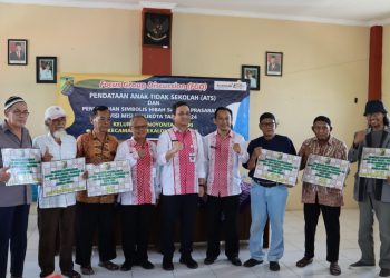 Wali Kota Serahkan Hibah Sarpras ke Kelurahan Noyontaansari