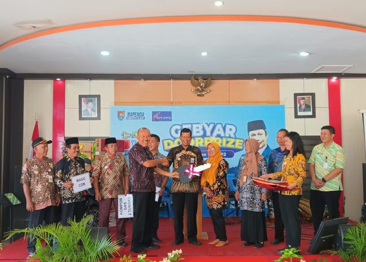 Gebyar Doorprize PBB-P2 Kabupaten Cilacap, Apresiasi Terhadap Wajib Pajak dan Desa 1 Gebyar Doorprize PBB-P2 Kabupaten Cilacap, Apresiasi Terhadap Wajib Pajak dan Desa