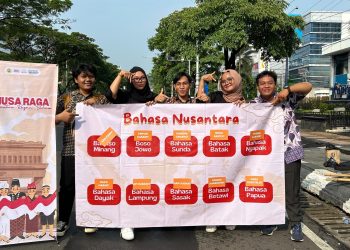 Mahasiswa Ilkom USM Gelar Kampanye Bahasa Daerah di Car Free Day Simpang Lima