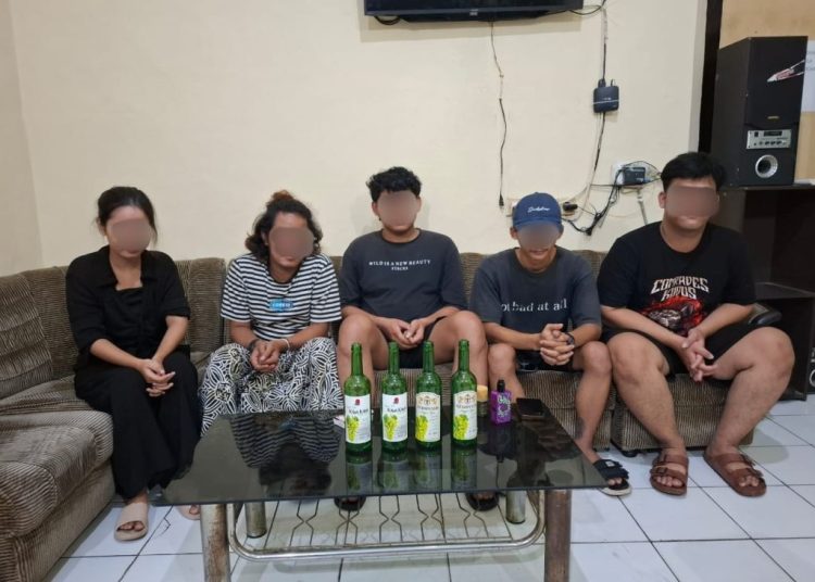 Asik Pesta Miras, Delapan Remaja Diamankan Polsek Kudus Kota – Polres Kudus