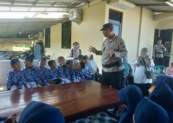 Polisi Sahabat Anak, Puluhan Anak TK Kunjungi Polsek Ketanggungan