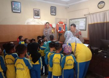 Polisi Sahabat Anak, Polsek Bumiayu Terima Kunjungan Murid TK Tunas Bangsa Desa Kalinusu 6 Polisi Sahabat Anak, Polsek Bumiayu Terima Kunjungan Murid TK Tunas Bangsa Desa Kalinusu