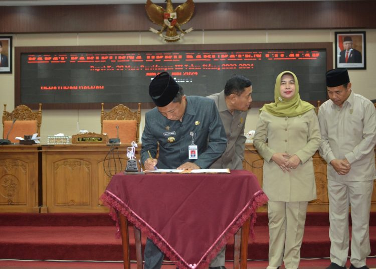 DPRD dan Pj Bupati Cilacap Sepakat Tetapkan Raperda Pengarusutamaan Gender menjadi Perda 1 DPRD dan Pj Bupati Cilacap Sepakat Tetapkan Raperda Pengarusutamaan Gender menjadi Perda