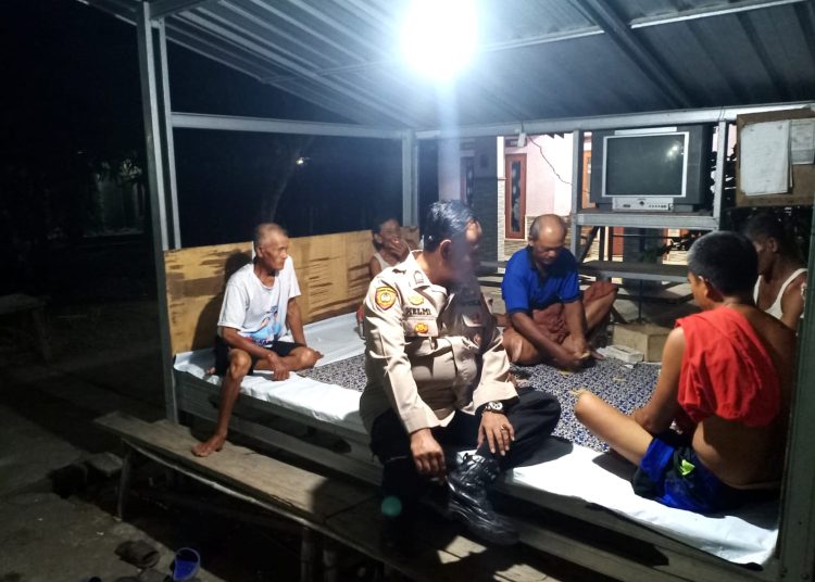 Sambang Pos Kamling Di Desa Kersana, AIptu Helmi Dialogis Bersama Warga 1 Sambang Pos Kamling Di Desa Kersana, AIptu Helmi Dialogis Bersama Warga