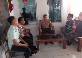 Bersinergi, Bhabinakamtibmas Polsek Bulakamba Sambang Tokoh Masyarakat Dengan Babinsa