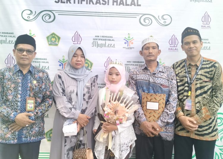 Membanggakan, Siswi Kelas 6 MIN 1 Rembang Hafal 30 Juz Al-Qur'an 1 Membanggakan, Siswi Kelas 6 MIN 1 Rembang Hafal 30 Juz Al-Qur’an