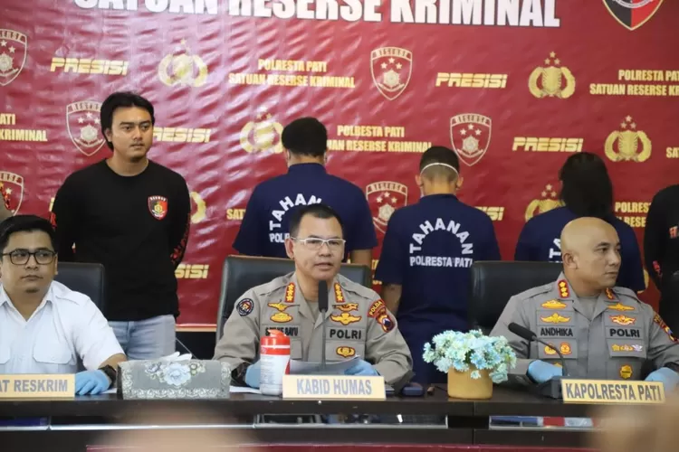Polisi Ungkap Peran Tiga Pelaku dalam Kasus Pengeroyokan Bos Rental Mobil di Pati 1 Polisi Ungkap Peran Tiga Pelaku dalam Kasus Pengeroyokan Bos Rental Mobil di Pati