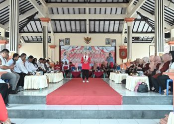 Bupati Tiwi : Kader PKK Ujung Tombak Program Pemerintah 10 Bupati Tiwi : Kader PKK Ujung Tombak Program Pemerintah