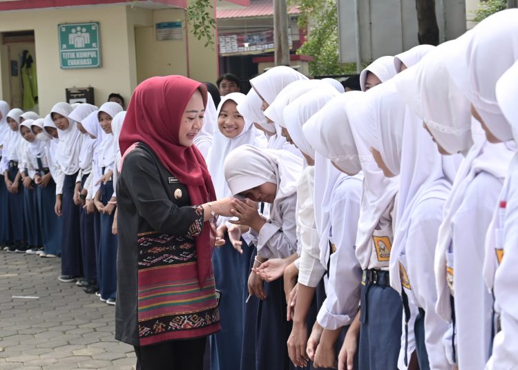 Temui Para Kepala Sekolah, Bupati Tiwi Ingatkan PPDB Tidak Dipungut Biaya 1 Temui Para Kepala Sekolah, Bupati Tiwi Ingatkan PPDB Tidak Dipungut Biaya