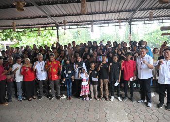 Bupati Tiwi Berikan Bansos Kepada 84 Penyandang Talasemia Mayor