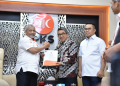 Presiden PKS Serahkan SK untuk Kelanjutan Kepemimpinan di Kutai Timur