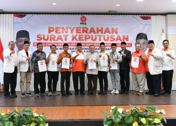 Presiden PKS Serahkan SK Bakal Calon Kepala Daerah di Tujuh Kota Kabupaten Jawa Barat