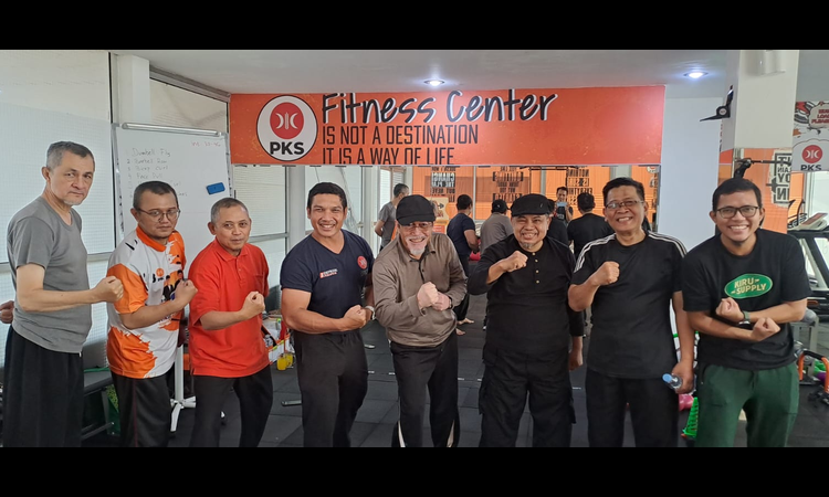 Contohkan Gaya Hidup Sehat, Ketua MPP dan Sekretaris Majelis Syura PKS Mulai Latihan di MD Fitness