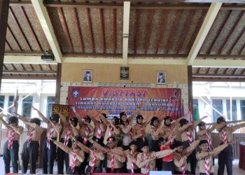 Pramuka Penggalang SMP Negeri 8 Purwokerto berpartisipasi dalam acara visitasi lomba Kwartir ranting tergiat 2024