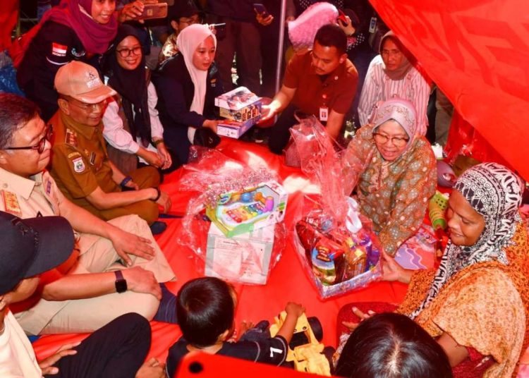 Viral Tinggal di Hutan, Kini Marni Dapat Hadiah Rumah dari Mensos Tri Rismaharini – Warga Berita