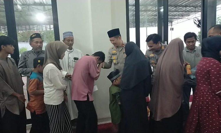 Polsek Cakung Gelar Santunan Anak yatim dan Doa Bersama – Warga Berita 1 Polsek Cakung Gelar Santunan Anak yatim dan Doa Bersama – Warga Berita