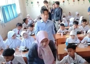 Gibran Uji Coba Program Makan Bergizi Gratis di SDN Sentul 02 dan 03 Bogor