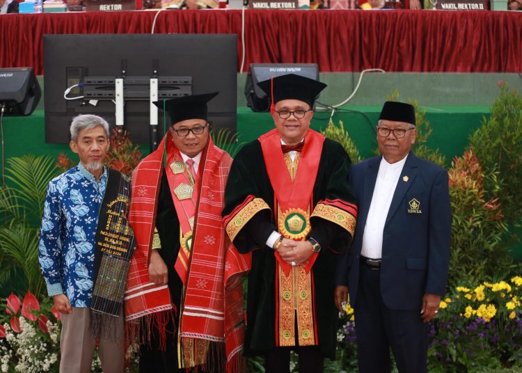Junimart Girsang Raih Gelar Guru Besar Kehormatan di Unissula