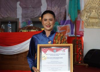 Rektor UKSW Prof. Dr. Intiyas Utami Terima Penghargaan DPRD Salatiga untuk Dedikasi dalam Pendidikan dan Literasi