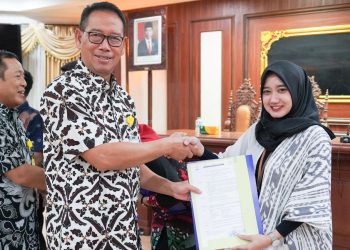 UNNES Tingkatkan Kinerja dengan Penyerahan 40 SK Pegawai Tetap PTNBH