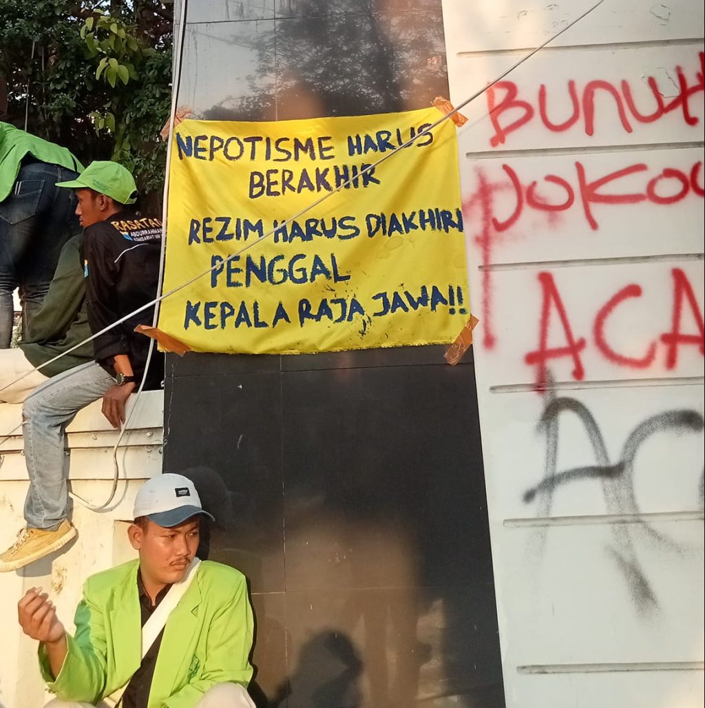 Pemkot Semarang Gerak Cepat Perbaiki Fasilitas Umum di Balaikota Pasca-Demonstrasi 2 Corat coret di Fasilitas Umum akan dibersihkan Pemkot Semarang Pasca-Demonstrasi