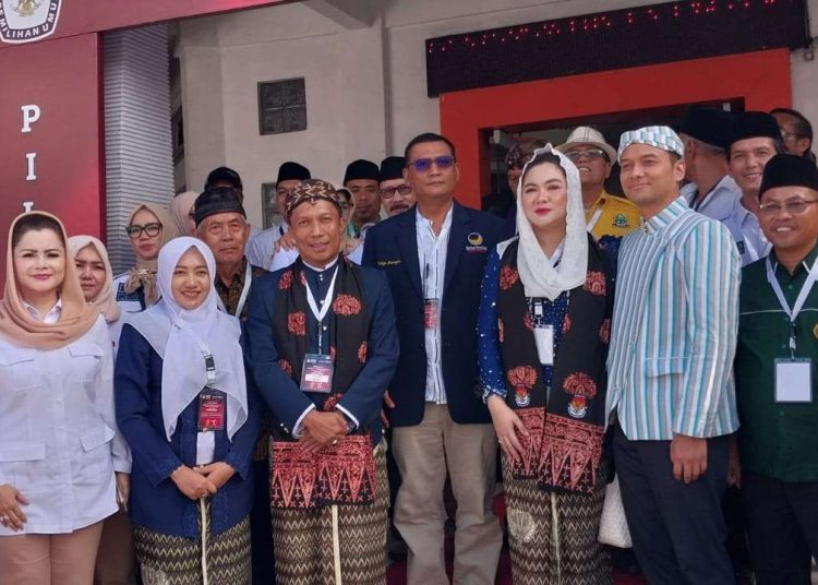 Awaluddin Muuri-Vicky Shu