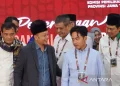 Gibran Dampingi Pendaftaran Luthfi-Taj Yasin di KPU Jateng 12 Gibran Dampingi Pendaftaran Luthfi-Taj Yasin di KPU Jateng