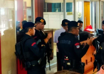 Brimob Melakukan Pengamanan Saat Rapat Baleg DPR RI Bahas Revisi UU Pilkada
