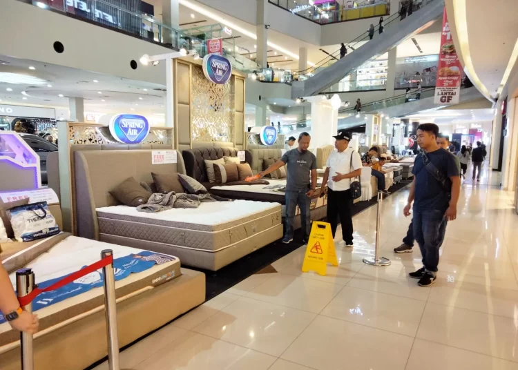 bunuh diri di solo paragon