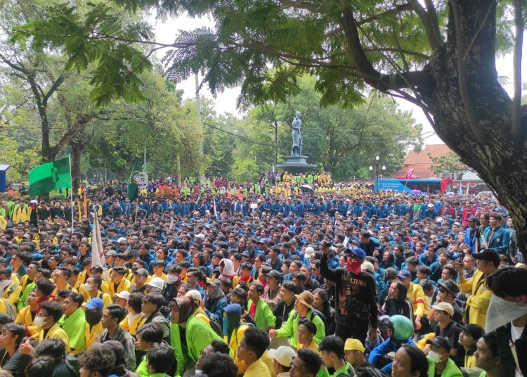 nama mahasiswa semarang dilarikan ke RS