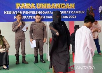 6 Pemain Judi Online Aceh Dihukum Cambuk