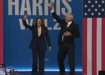 Kamala Harris Umumkan Tim Walz sebagai Calon Wakil Presiden dalam Pemilu AS 2024