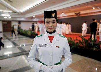 Anggota Paskibraka tetap berjilbab saat Dikukuhkan Oleh Pj Gubernur Jawa Tengah 3 paskibraka tetap berjilbab