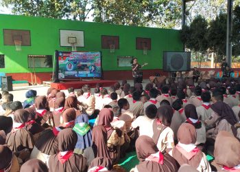 Ilmuwan Jepang, Dr. Fujikawa Yoshinori, Berbagi Inspirasi di SMP N 2 Banjarnegara