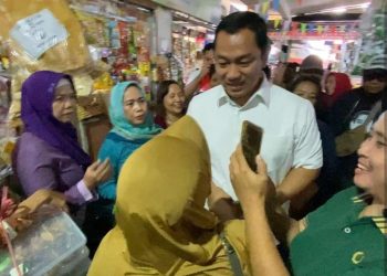 Kampanye Hari Pertama, Hendi Serap Aspirasi di Pasar Peterongan Semarang 5 Kampanye Hari Pertama, Hendi Serap Aspirasi di Pasar Peterongan Semarang