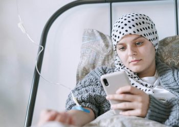 Penggunaan Ponsel Tidak Meningkatkan Resiko Kanker Otak, Penelitian WHO Terbaru