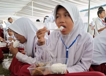 Tim Prabowo-Gibran Simulasikan Program Makan Bergizi Gratis di Kabupaten Batang