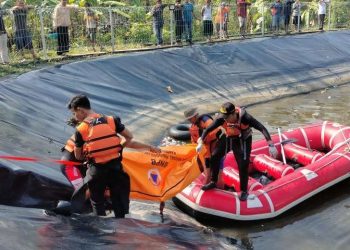 Tim SAR Evakuasi Bocah 7 Tahun Tenggelam di Embung Krobokan, Boyolali 2 Tim SAR Evakuasi Bocah 7 Tahun Tenggelam di Embung Krobokan, Boyolali