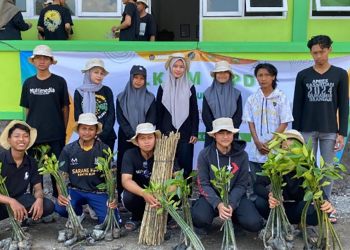 Mahasiswa FAI Unissula Tanam 700 Bibit Mangrove
