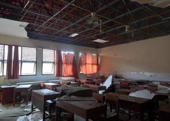 Plafon Atap 2 Sekolah di Semarang Ambrol Akibat Cuaca Ekstrem 6 Plafon Atap 2 Sekolah di Semarang Ambrol Akibat Cuaca Ekstrem