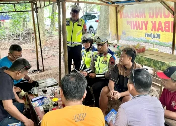 Satlantas Pekalongan Sosialisasikan Keselamatan Lalu Lintas pada Komunitas Grab Kajen