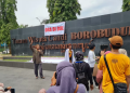 Forum Masyarakat Borobudur Bangkit Gelar Unjuk Rasa di Luar Pagar Candi