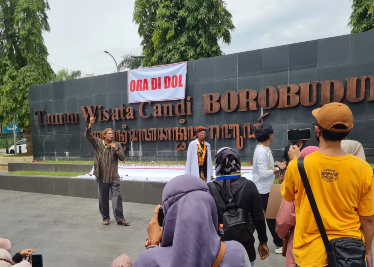 Forum Masyarakat Borobudur Bangkit Gelar Unjuk Rasa di Luar Pagar Candi 1 Forum Masyarakat Borobudur Bangkit Gelar Unjuk Rasa di Luar Pagar Candi