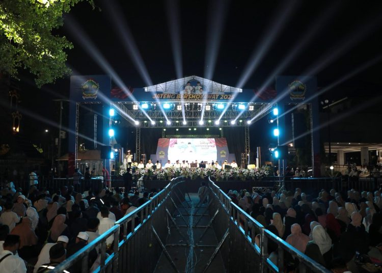 Ribuan Warga Hadiri Acara Jateng Bersholawat di Halaman Kantor Gubernur Jawa Tengah