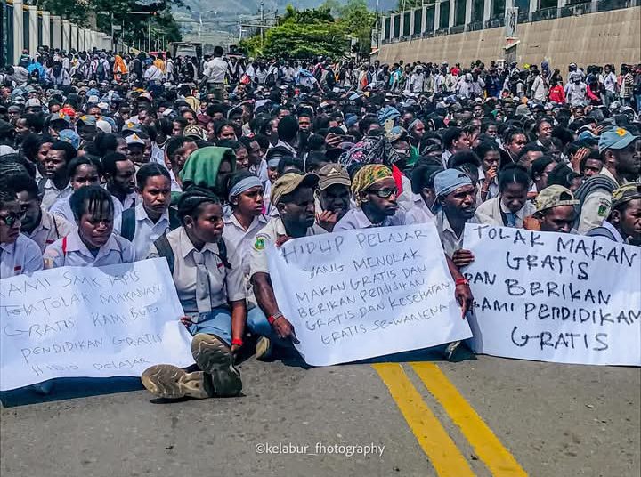 Unjuk Rasa Pelajar di Wamena Tolak Makan Bergizi Gratis, Berujung Ricuh