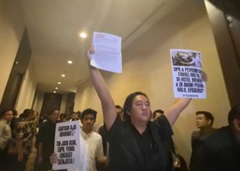 Koalisi Masyarakat Sipil Geruduk Rapat Tertutup Pembahasan RUU TNI di Hotel Fairmont 2 Koalisi Masyarakat Sipil Geruduk Rapat Tertutup Pembahasan RUU TNI di Hotel Fairmont