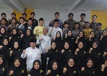 Safari Ramadan ke Ponpes Darussalam Ciamis Disambut Mars Golkar, Bahlil Lahadalia Beri Bantuan Rp 1 Miliar 2 Safari Ramadan ke Ponpes Darussalam Ciamis Disambut Mars Golkar, Bahlil Lahadalia Beri Bantuan Rp 1 Miliar