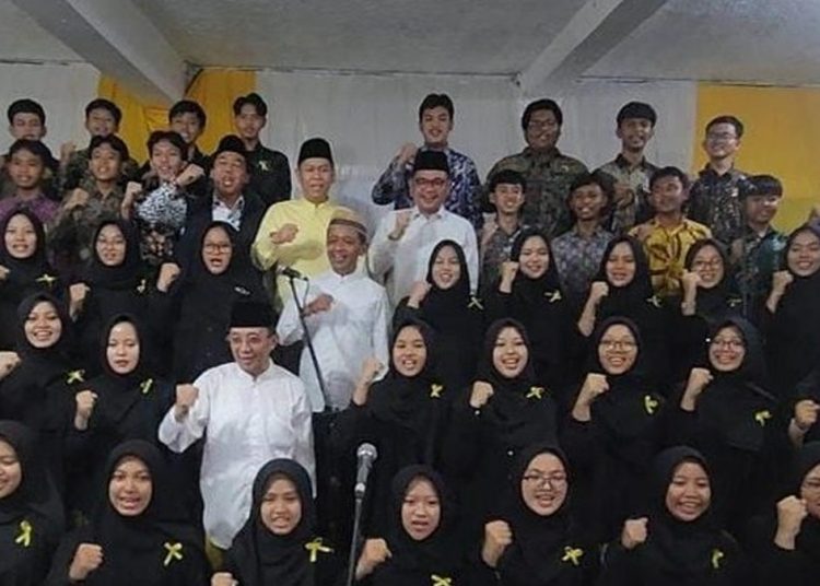 Safari Ramadan ke Ponpes Darussalam Ciamis Disambut Mars Golkar, Bahlil Lahadalia Beri Bantuan Rp 1 Miliar 1 Safari Ramadan ke Ponpes Darussalam Ciamis Disambut Mars Golkar, Bahlil Lahadalia Beri Bantuan Rp 1 Miliar