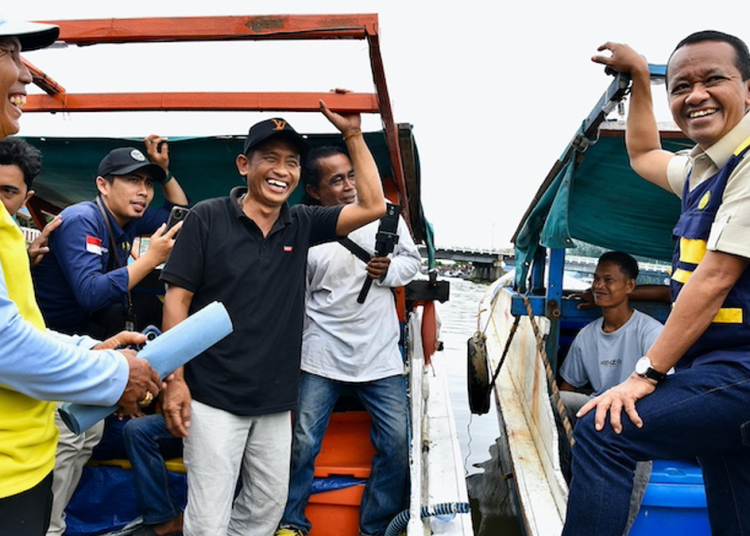 Menteri ESDM Bahlil Lahadalia Pastikan Pasokan BBM untuk Nelayan Banjarmasin Jelang Idul Fitri 1446 H 1 Menteri ESDM Bahlil Lahadalia Pastikan Pasokan BBM untuk Nelayan Banjarmasin Jelang Idul Fitri 1446 H