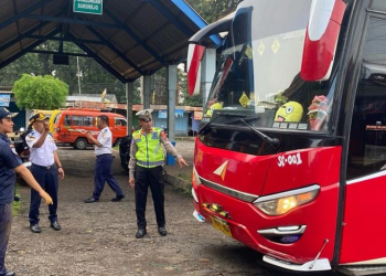 Dishub dan Satlantas Batang Lakukan Ramp Check Bus Jelang Mudik Lebaran 1446 H